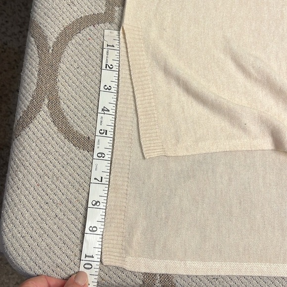 Kerisma Elegant Cream Mercerized wool blend lightweight high low sweater, M/L - Picture 8 of 17